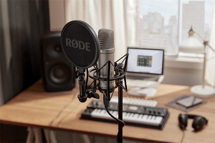 rode-nt1-a-insitu-home-studio-8192x5464-rgb.jpg